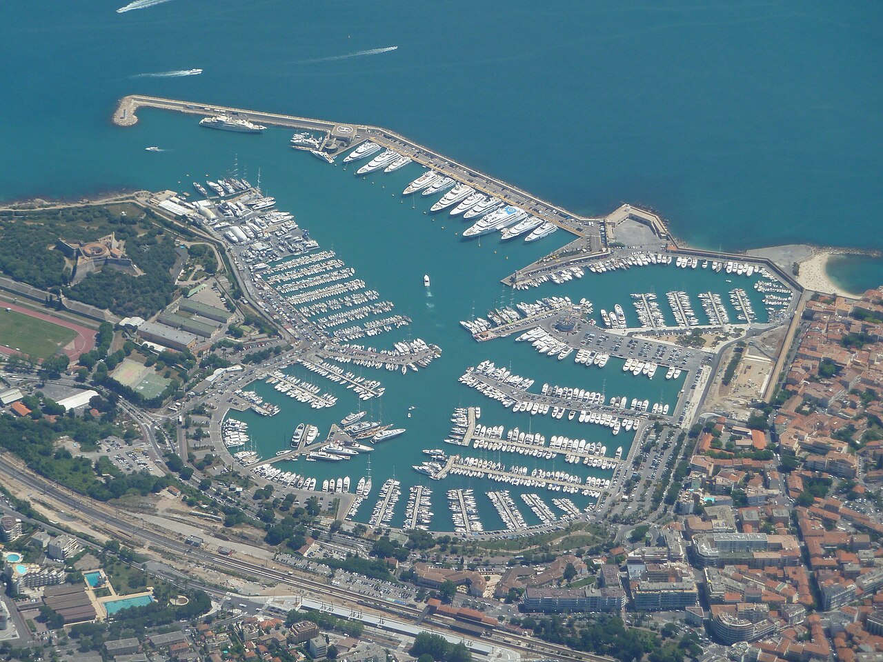 Vue aérienne du nord de Port Vauban