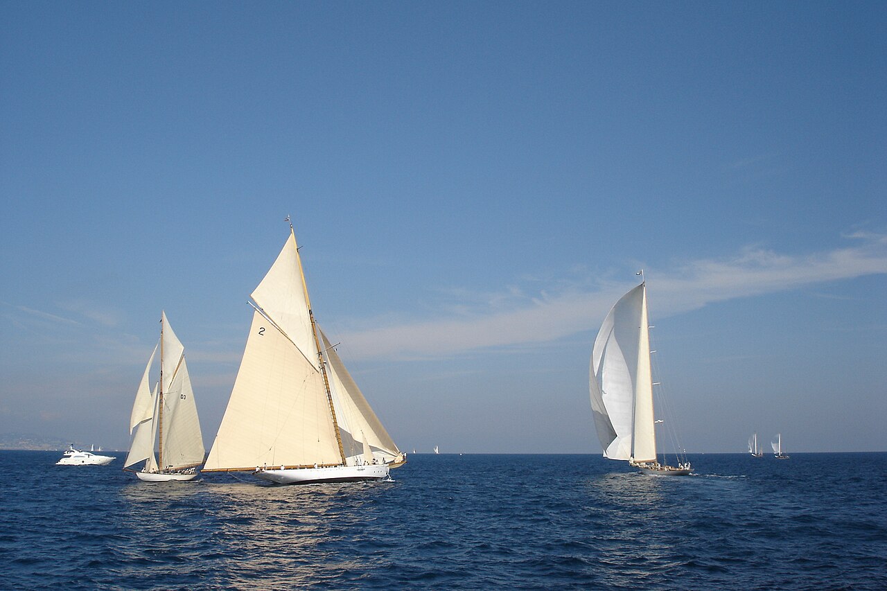 Voiliers au près, baie de Cannes